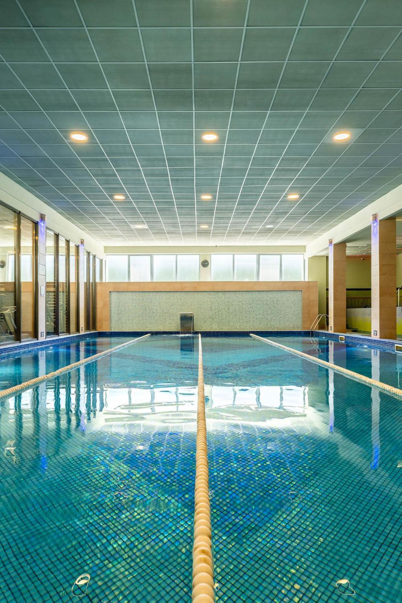 Rin Airport Hotel Отопень Екстер'єр фото
